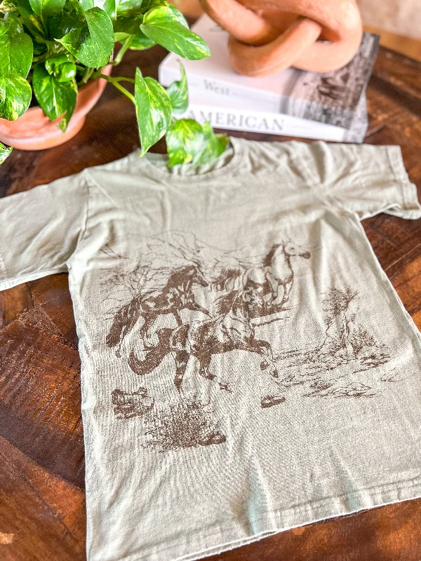 RUNNING FREE DESERT HORSES TEE, OLIVE