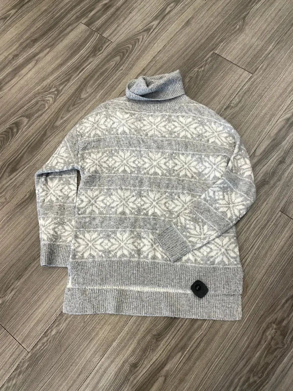 Sweater By Cupcakes And Cashmere In Grey, Size: L